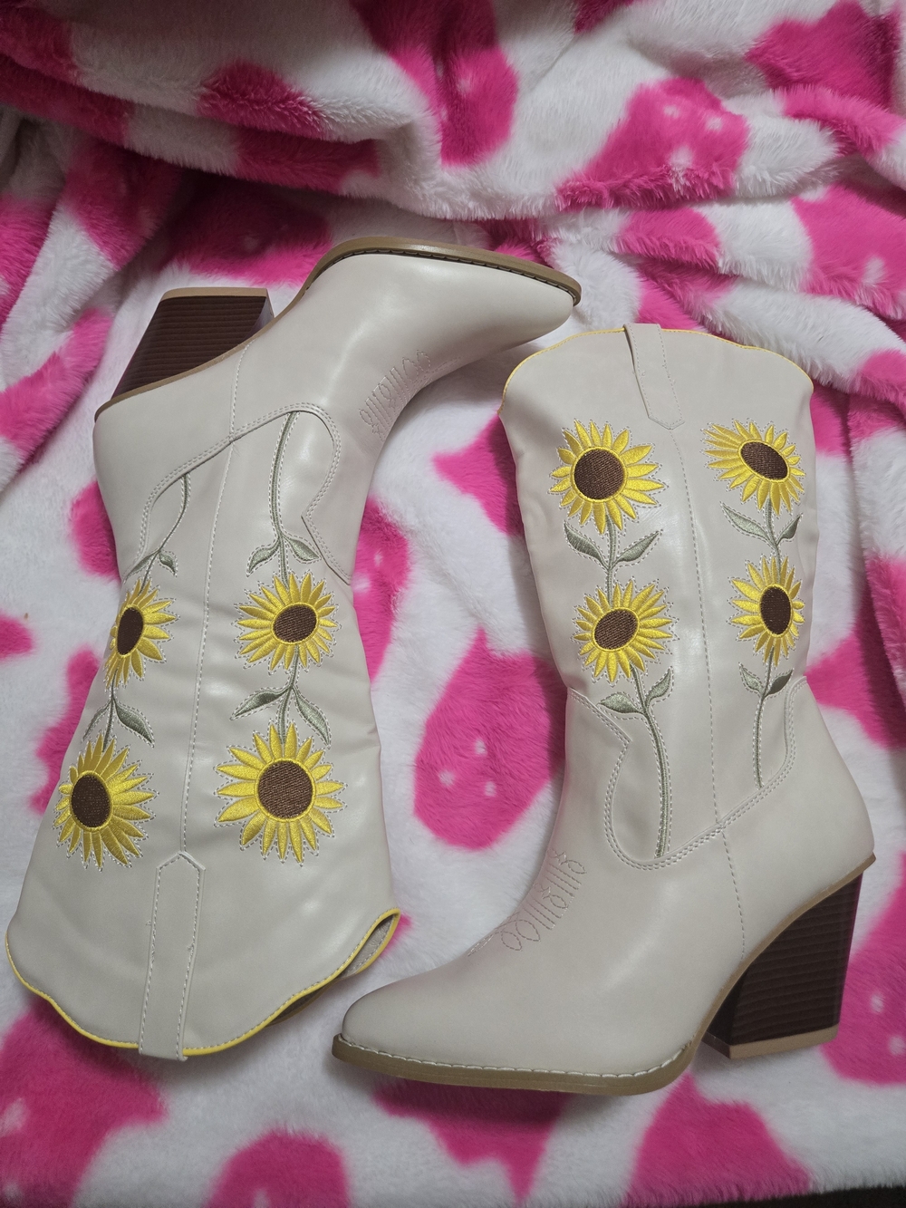 Sunflower Embroidered Cream Women's Cowboy Boots Sz 7